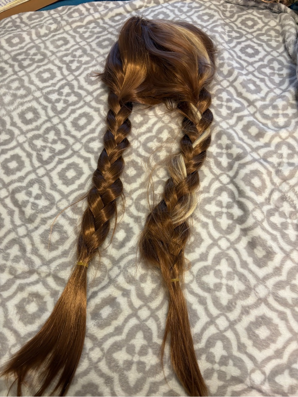 Disney frozen Ana wig braid with white streak 9” x 27” Halloween costume